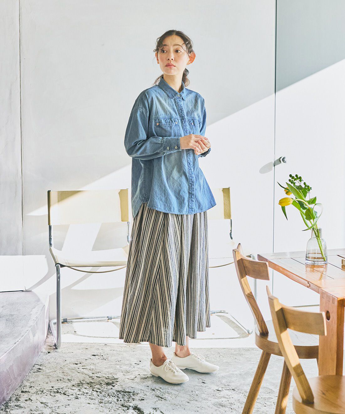 and myera|洗い込んだデニムシャツのコーディネート