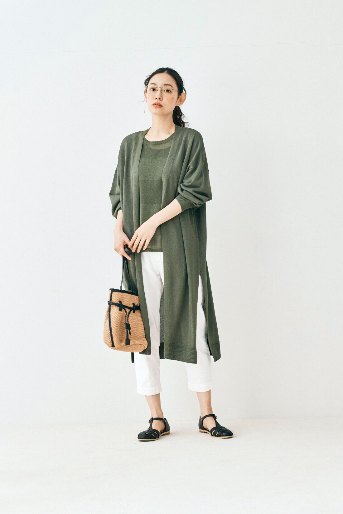 and myera|ａｎｄ　ｍｙｅｒａニットカーディガン〈カーキ〉とａｎｄ　ｍｙｅｒａ透けニットトップス〈カーキ〉のコーディネート