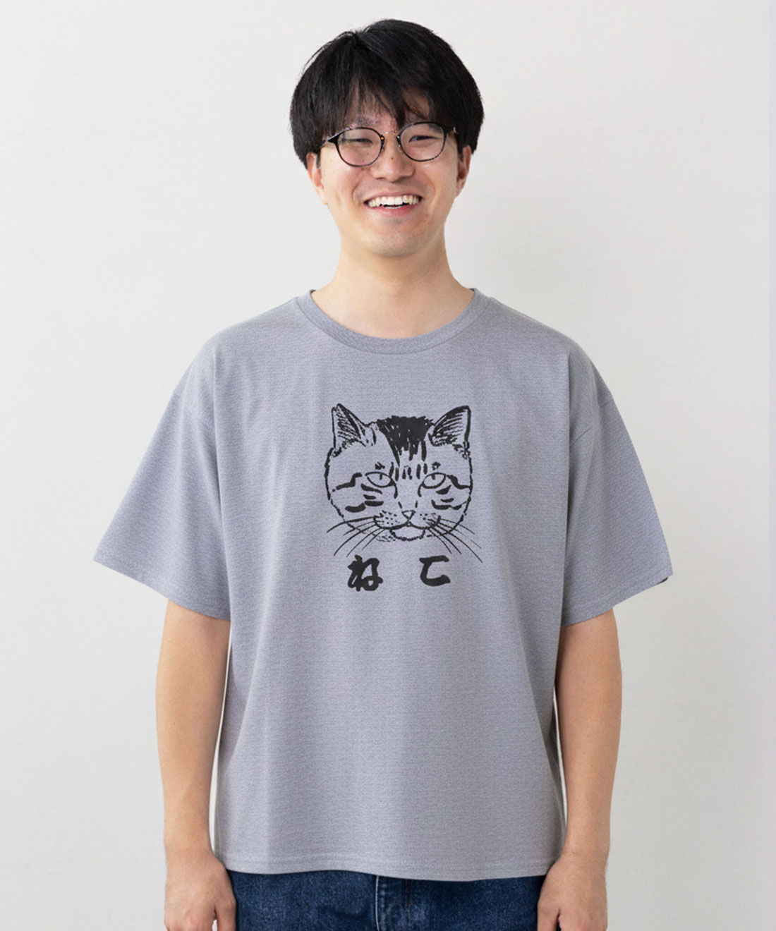 猫部|プル&times;猫部 地域猫チャリティーTシャツ2026|※写真は着用イメージです。（モデル身長179cm/サイズ3着用イメージ）