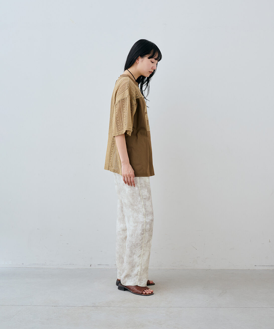 MEDE19F|レースナンバーコラージュトップス　とレースナンバーコラージュトップス　とムラ染め調 プリントイージーパンツ〈アイボリー〉のコーディネート|163cm　size：M