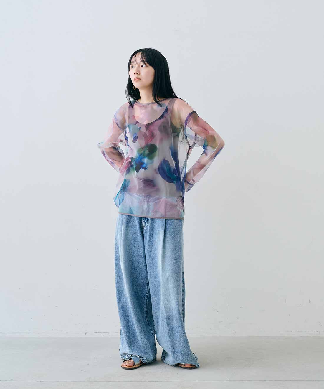 MEDE19F|丸胴リブタンクトップとインクを垂らしたようなマーブルプリント トップスセット〈マーブルピンク〉とEDER SHOES 1398 ARGENTO /NATURALEとヴィンテージフープイヤリングのコーディネート