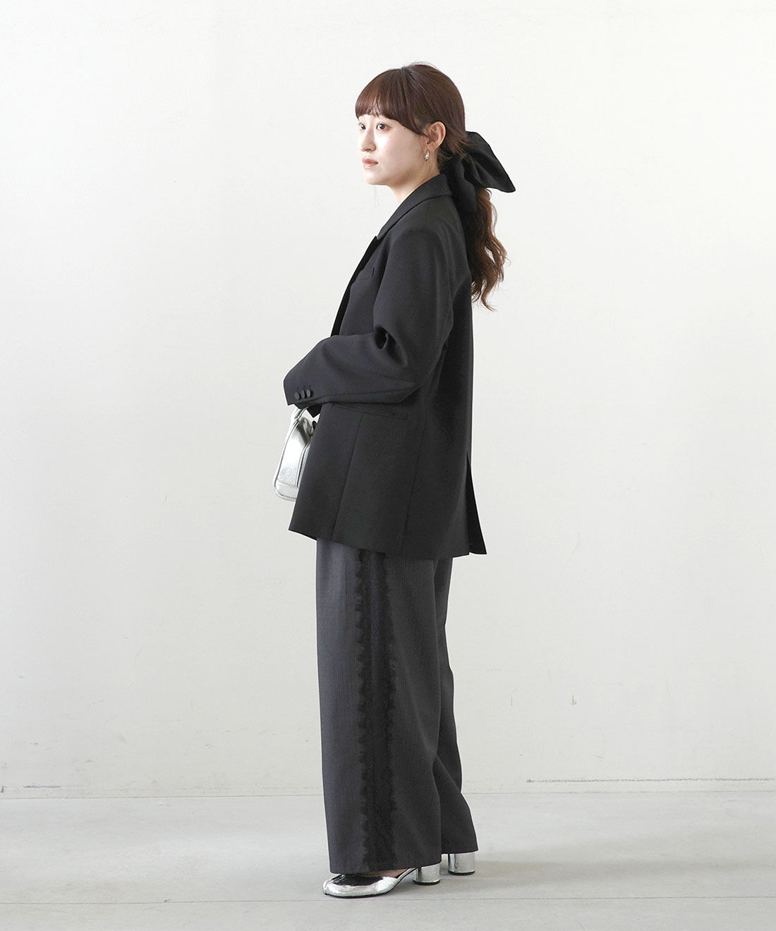 MEDE19F|ビッグシュシュ〈ブラック〉のコーディネート|モデル身長： 156cm　Mサイズ着用