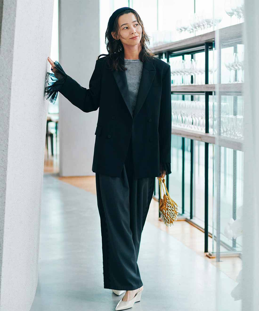 MEDE19F|クラッシュべロア調 トップスの会とチュール ギャザーカフス〈ブラック〉とベロア ヘアバンド〈ブラック〉のコーディネート