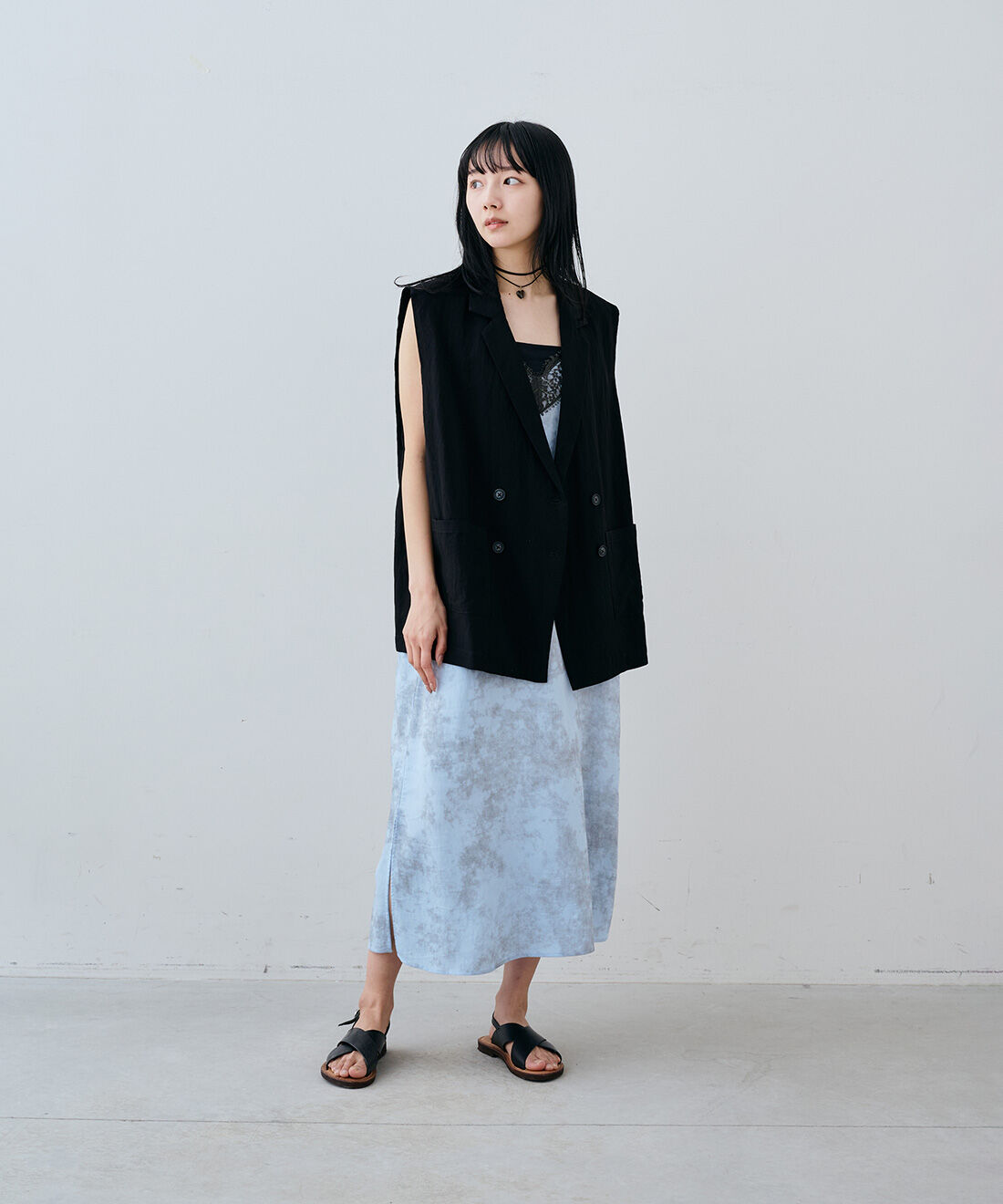 MEDE19F|オーバーサイズ スリーブレスジャケット〈ブラック〉とEDER SHOES 1542 NERO / 13のコーディネート|163cm　size：M