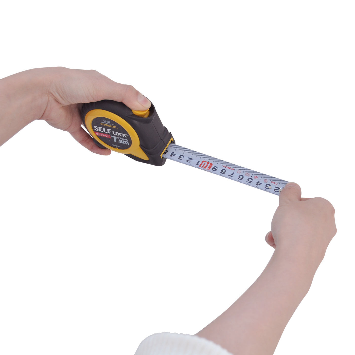 フェリシモ女子DIY部ダイレクト便|セルフロックメジャー  7.5m&times;テープ幅25mm|メジャーを右に引き出したところ