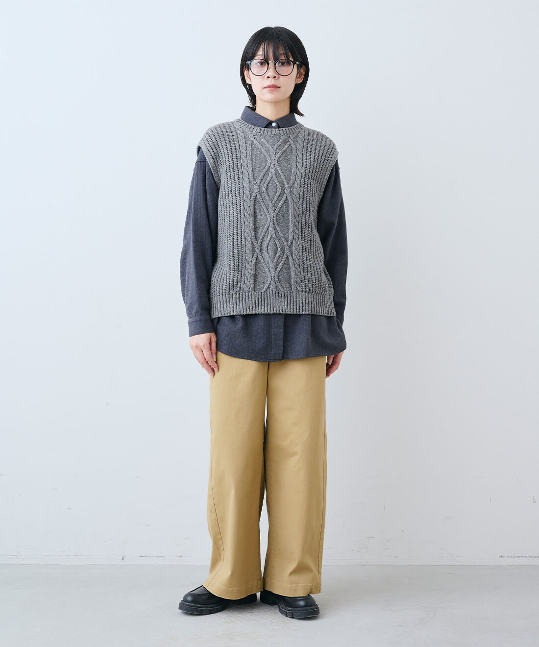 THREE FIFTY STANDARD|THREE FIFTY STANDARD　金子敦子さんと作った 日本製のリサイクル素材をつかったニットベスト〈杢グレー〉|モデル身長：163cm　着用サイズ：M