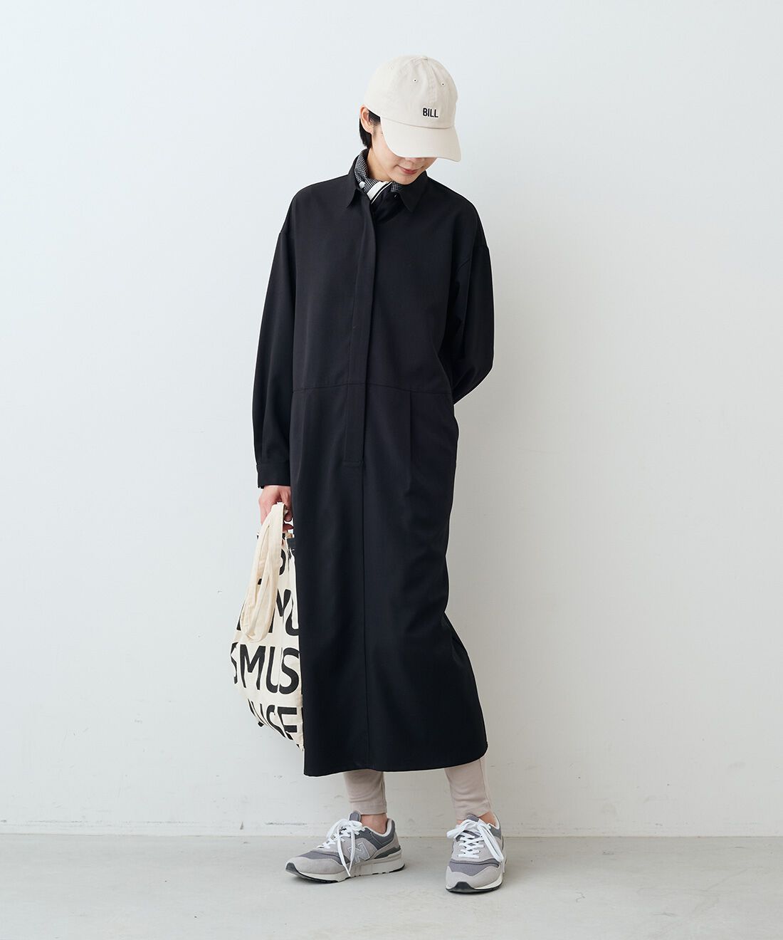 THREE FIFTY STANDARD|ボックスシルエットの比翼ワンピース〈ブラック〉とやさしい肌ざわりシルク混 レギンスのコーディネート|モデル身長：163cm 着用サイズ：M