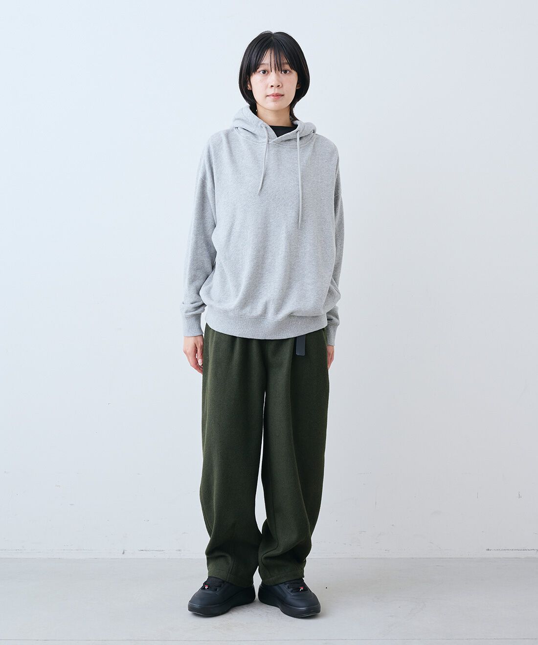 THREE FIFTY STANDARD|トンプキン裏毛スウェット パーカー〈杢グレー〉とさらっとした肌触りのウール混Tシャツのコーディネート