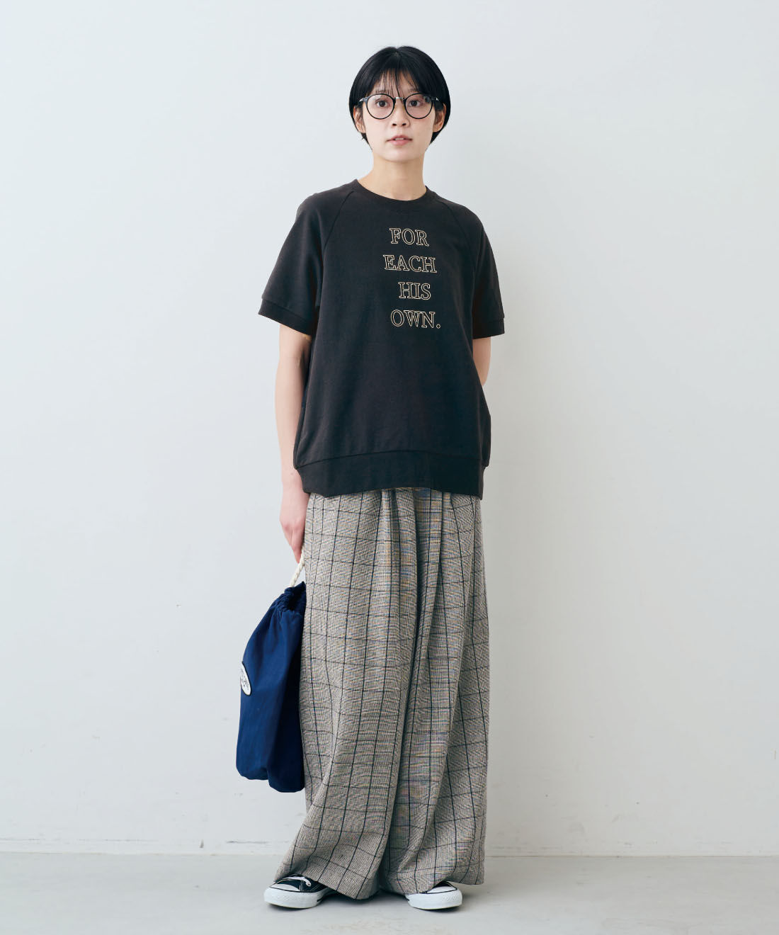 THREE FIFTY STANDARD|綿100％ 半袖 ミニ裏毛 ロゴトップス 〈ブラック〉のコーディネート