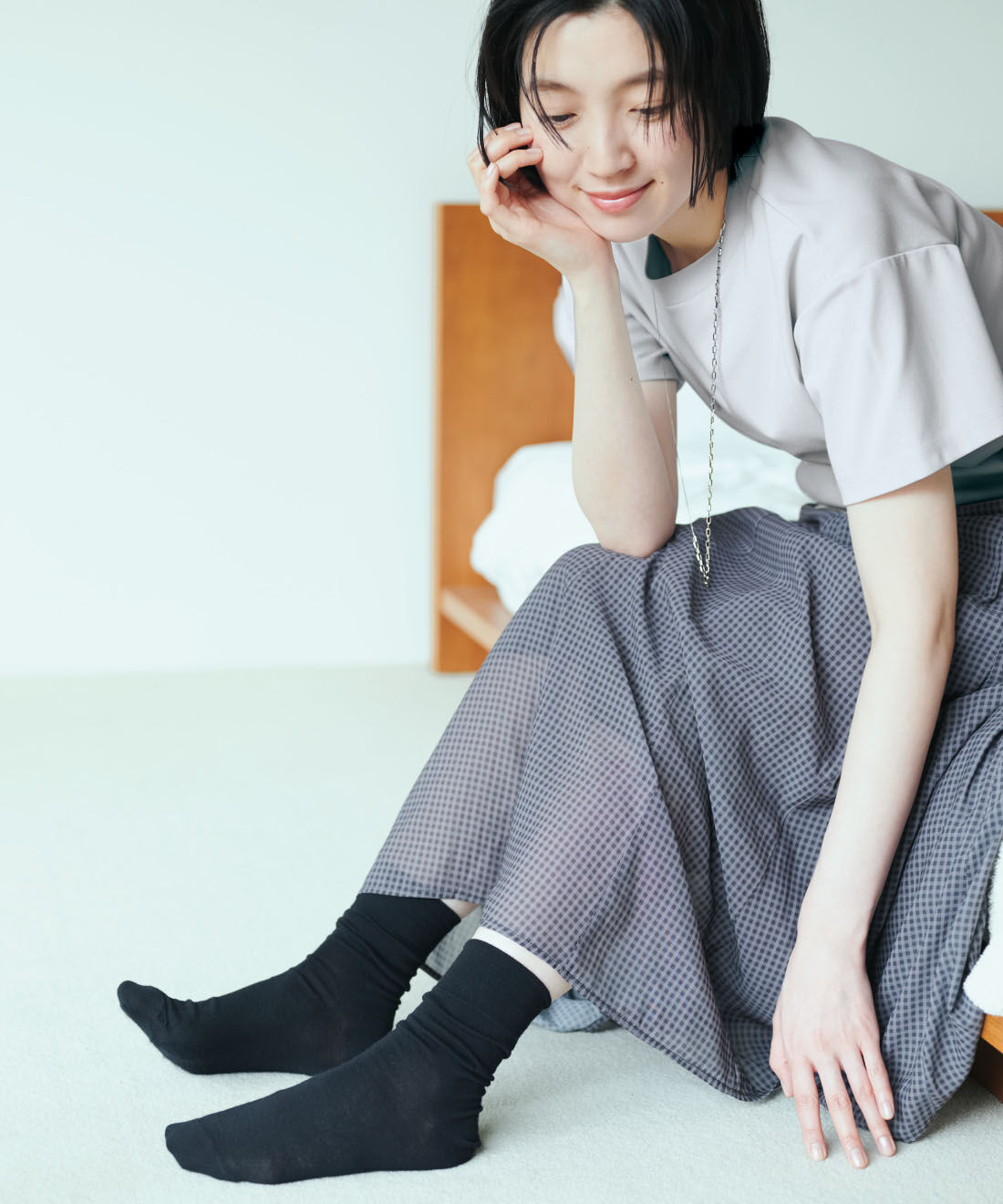 THREE FIFTY STANDARD|モノトーンチェック フレアースカート 〈ブラック&times;グレー〉と日本製 2-WAY チェーン ネックレスのコーディネート