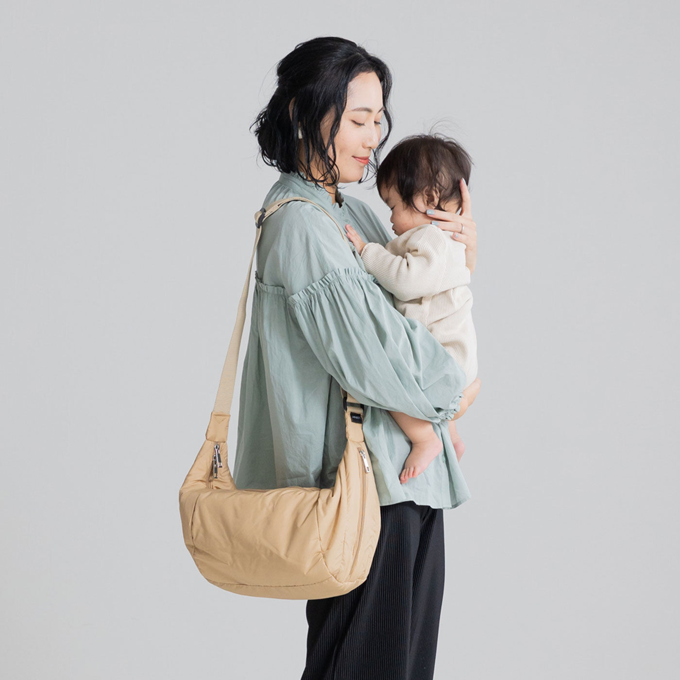フェリシモMama | 二部屋仕様 やわらか ショルダーバッグ 〈ベージュ〉