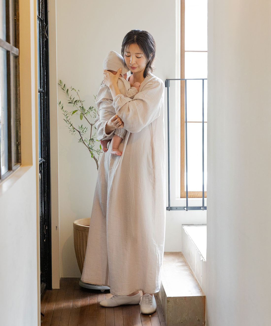 フェリシモMama|Moredde　マタニティも産後も使える　ダブルガーゼワンピース〈グレージュ〉【コーデ買いキャンペーン】
