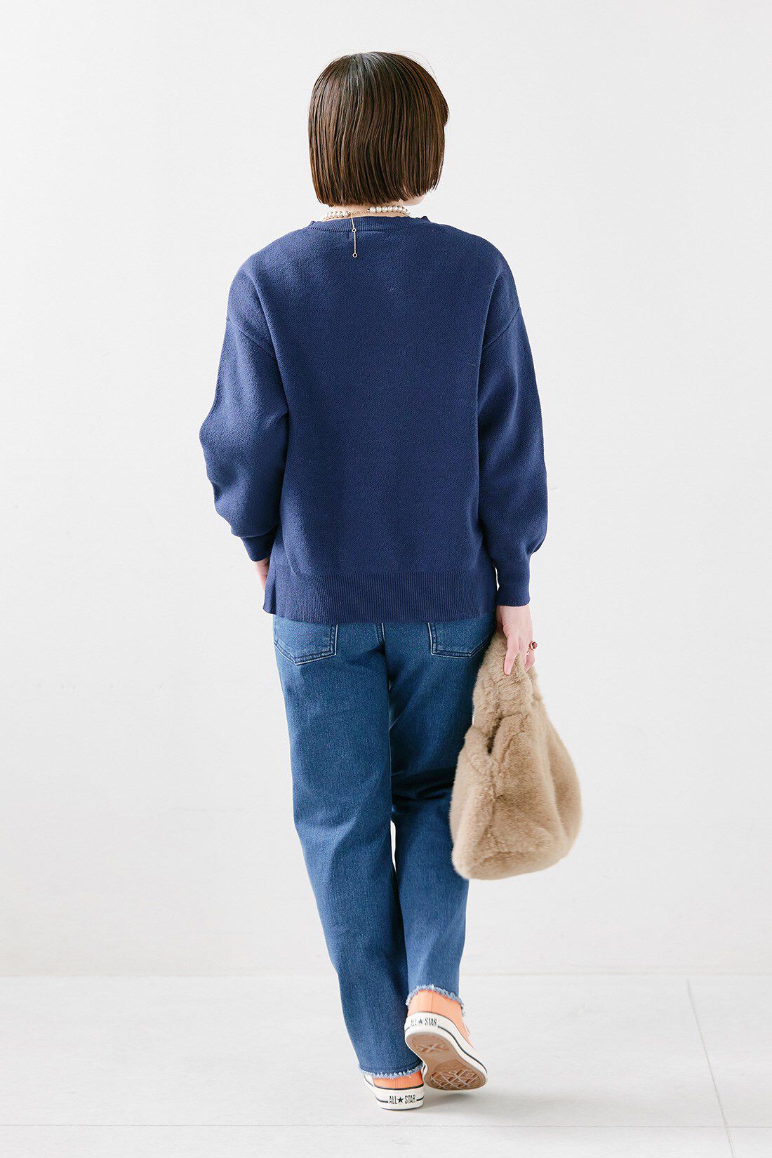 THREE FIFTY STANDARD|着まわし便利 ニットトップス ジャカードスカート ベストバランスセット〈ネイビー〉と裏微起毛 すっきり細見え ストレート デニムパンツ〈ブルー〉のコーディネート|【着用サイズ】トップス：SP　パンツ：SP