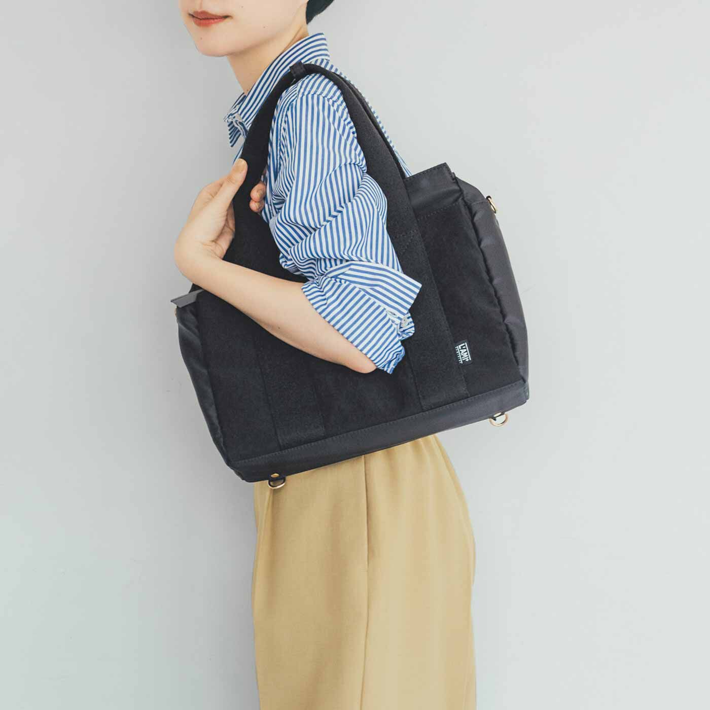 フェリシモギフトショップ | Ｌ＋仕切って収納Ｔトート〈ＢＫ・撥水３&minus;ＷＡＹ〉