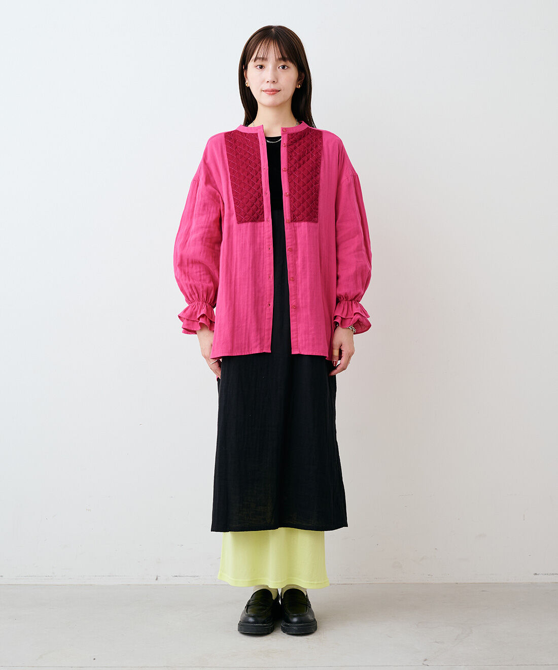mensha!|ベロアブザムのキャンディースリーブガーゼブラウス〈mensha!ピンク〉と〈ガーゼ〉カットソー レイヤードスカートのコーディネート
