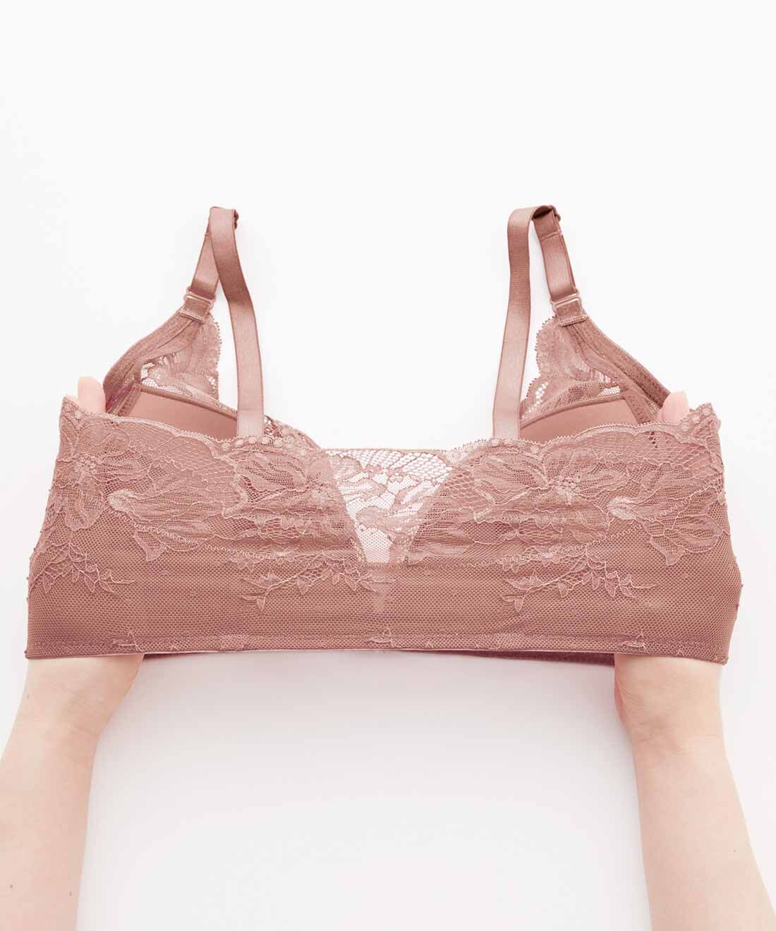 flufeel|サイズ選びからの解放 バックレースが伸びやか 気品溢れるフロントオープンブラの会|ストレッチレースがぐーんと伸びてバストにフィット。