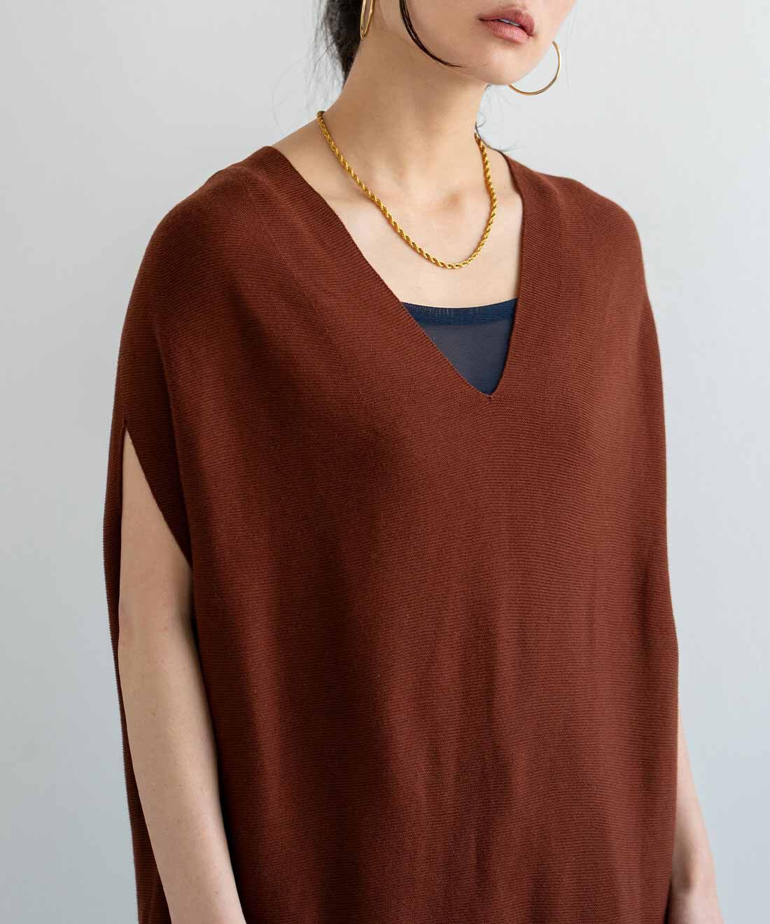 flufeel|ボリュームおさえてフラットブラ〈スーパー/クール〉の会|胸もとが開いた服から見えてもおしゃれ。