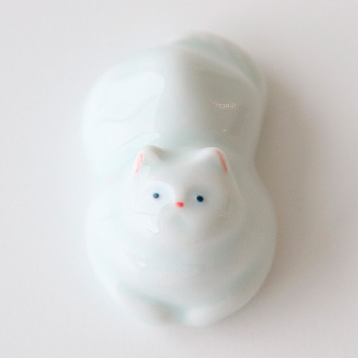 フェリシモの雑貨 Kraso | 猫 箸置き むくり〈白〉