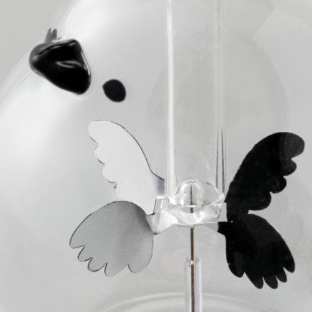 シーモノオリジナルの羽の形のラジオメーターです。