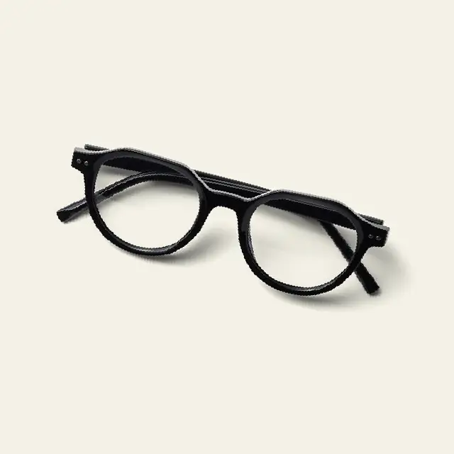 Live in comfort はまじとコラボ UVカット&スッピン隠しにも!かけるだけでオシャレ見えする調光サングラス〈ブラック〉