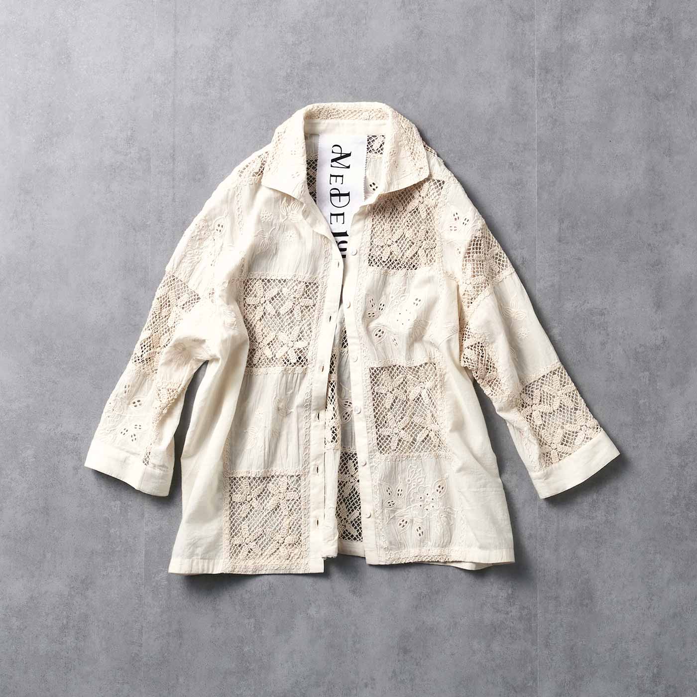 MEDE19F|刺繍遣いパッチワーク レースシャツ〈アイボリー〉